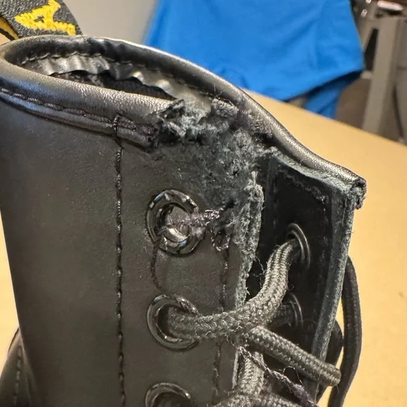 Dr. Martens 1460 Originals 8-Eye, Unisex, Soft Toe, Slip Resistant, 6 Inch Boot - Picture 4 of 7